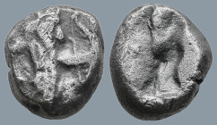 ACHAEMENID EMPIRE. Time of Artaxerxes II to Artaxerxes III (Circa 375-340 BC). Sardes.
AR Siglos (15,4mm 5g)
Obv: Persian king in kneeling-running s...