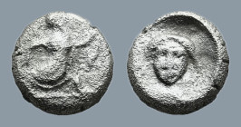PERSIA. Achaemenid Empire. Time of Artaxerxes II to Darius III (375-330 BC)
AR Tetartemorion (5mm 0,16g)
Obv:Persian king or hero, wearing kidaris a...