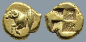 MYSIA. Kyzikos. (Circa 550-450 BC)
EL Hekte (11,9mm 2,62g)
Obv: Forepart of ram left; to right, tunny upward
Rev: Quadripartite incuse square.
Von...