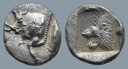 MYSIA. Kyzikos (Circa 525-475 BC)
AR Diobol (10,2mm 1,09g)
Obv: Forepart of running boar left, H on shoulder; to right, tunny upward
Rev: Head of l...