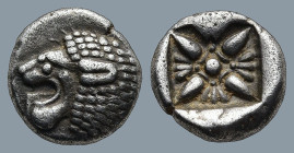 IONIA. Miletos. (Late 6th-early 5th centuries BC).
AR Diobol (9,6mm 1,21g)
Obv: Forepart of lion right, head left.
Rev: Stellate floral design; all...