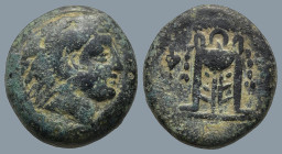 MACEDON. Philippi. (Circa 356-345 BC)
AE Bronze (15,8mm 5.7g)
Obv: Head of Herakles to right, wearing lion skin headdress
Rev: Tripod. ΦΙΛΙΠΠΩΝ aro...