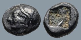 IONIA. Phokaia. (Circa 521-478 BC).
AR Diobol (9,2mm 0,91g)
Obv: Archaic female head left, wearing earring and helmet or close fitting cap.
Rev: Qu...