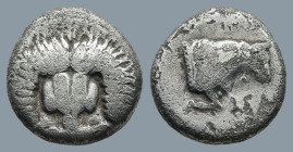 ISLAND off IONIA. Samos. (Circa 400-365 BC)
AR Hemidrachm (11,1mm 1,6g)
Obv: Facing lion scalp
Rev: Forepart of bull righ
Sear 4655; Var.; BMC 14....