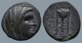 IONIA. Smyrna (as Euridikeia). (288-281 BC).
AE Bronze (16,4mm 4g)
Obv: Veiled head of Eurydice right.
Rev: EYPIΔIKEΩN. Tripod.
SNG von Aulock 215...