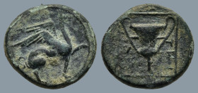 IONIA. Teos. civic issue. (Circa 210-190 BC)
AE Bronze (13,8mm 1,6g)
Obv: Griffin seated right, raising forepaw
Rev: THIΩN. Ethnic vertically downw...