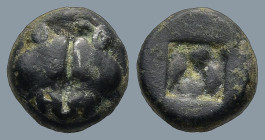 LESBOS. Uncertain mint. (Circa 500-450 BC).
BI 1/12 Stater (9,8mm 1,43g)
Obv: Confronted heads of two boars.
Rev: Quadripartite incuse square.
HGC...