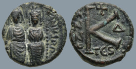 Justin II with Sophia (565-578 AD). Thessalonica
AE Half Follis (19,8mm 5,8g))
Obv: Justin, holding globus cruciger, and Sophia, holding cruciform s...