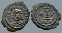 Maurice Tiberius (582-602 AD). Constantinople.
AE Decanummium (18,6mm 3,7g)
Obv: Crowned and cuirassed bust facing.
Rev. Large I between star and Γ...