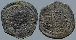 Maurice Tiberius (582-602 AD). Constantinople
AE Follis (29.8mm 11.7g)
Obv: Helmeted and cuirassed bust facing, holding globus cruciger.
Rev: Large...