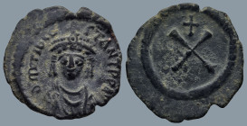 Tiberius II Constantine (578-582 AD). Constantinople
AE Decanummium (20mm 3g)
Obv: DM TIB CONSTAN PP AVI. Crowned, draped and cuirassed bust facing...