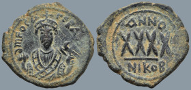 Phocas (602-610 AD). Nicomedia
AE Follis (31,1mm 11,2g)
Obv: Bust facing, wearing crown with pendilia and consular robes, holding mappa and cross
R...