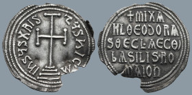 Michael II the Amorian, with Theophilus (AD 820-829). Constantinople
AR Miliaresion (23,7mm 1,7g)
Obv: IҺSЧS XRISTЧS ҺICA. Cross potent set on three...