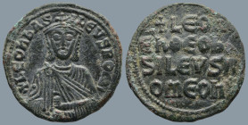 Leo VI the Wise (886-912 AD). Constantinople
AE Follis (26,7mm 7,1g)
Obv: + LЄOҺЬAS-ILЄVSROM. Crowned and draped bust facing, holding akakia
Rev: +...