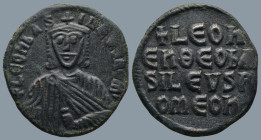 Leo VI the Wise (886-912 AD). Constantinople
AE Follis (24,8mm 6,15g)
Obv: + LЄOҺЬAS-ILЄVSROM. Crowned and draped bust facing, holding akakia
Rev: ...