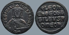 Leo VI the Wise (886-912 AD). Constantinople
AE Follis (26,7mm 6,99g)
Obv: + LЄOҺЬAS-ILЄVSROM. Crowned and draped bust facing, holding akakia
Rev: ...