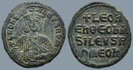 Leo VI the Wise (886-912 AD). Constantinople
AE Follis (25,6mm 6,6g)
Obv: + LЄOҺЬAS-ILЄVSROM. Crowned and draped bust facing, holding akakia
Rev: +...