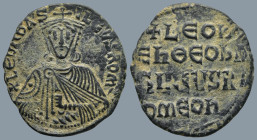 Leo VI the Wise (886-912 AD). Constantinople
AE Follis (24,7mm 6g)
Obv: + LЄOҺЬAS-ILЄVSROM. Crowned and draped bust facing, holding akakia
Rev: +LЄ...