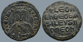 Leo VI the Wise (886-912 AD). Constantinople
AE Follis (26,5mm 7,1g)
Obv: + LЄOҺЬAS-ILЄVSROM. Crowned and draped bust facing, holding akakia
Rev: +...