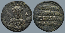 Constantine VII Porphyrogenitus, with Romanus I (913-959 AD). Constantinople
AE Follis (27,5mm 7,8g)
Obv: + RωMAҺ ЬASILЄVS RωM. Crowned and draped f...