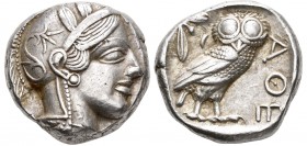 Ática. Tetradracma. 449-413 a.C. Atenas. (Gc-2526). Anv.: Cabeza de Atenea con casco a derecha. Rev.: Lechuza a derecha, mirando de frente con rama de...