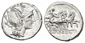 Mallia. Denario. 111-110 a.C. Roma. (Ffc-834). (Craw-299/1b). (Cal-919). Anv.: Cabeza de Roma a derecha, detrás símbolo cuadrangular. Rev.: Victoria e...