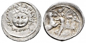 Plautia. Denario. 47 a.C. Roma. (Ffc-1006). (Craw-453/1a). (Cal-1133). Anv.: Cabeza de Medusa de frente, debajo L. PLAVTIVS. Rev.: Victoria (o Aurora ...