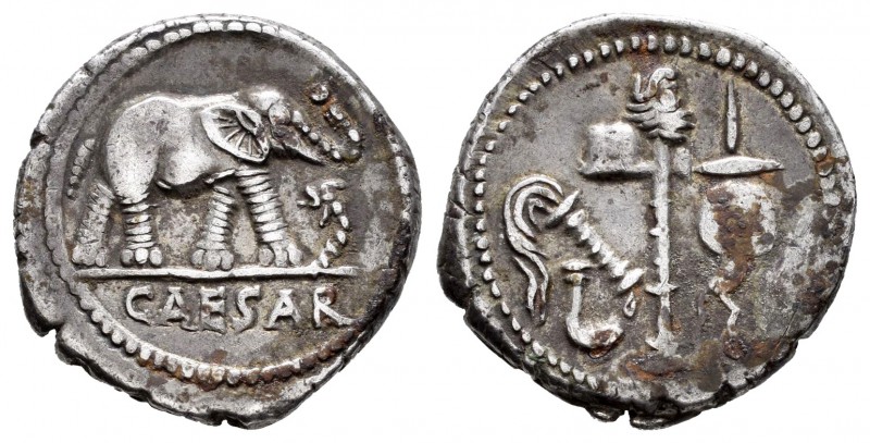 Julio César. Denario. 46-45 a.C. Galia. (Ffc-50). (Craw-443/1). (Cal-640). Anv.:...