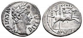 Augusto. Denario. 8 a.C. Lugdunum. (Ffc-21). (Ric-199). (Cal-849). Anv.: AVGVSTVS DIVI F. Cabeza laureada de Augusto a derecha. Rev.: Cayus Caesar gal...