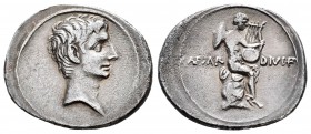 Augusto. Denario. 32-29 a.C. Incierta. (Ffc-45). (Cal-690). Anv.: Cabeza desnuda de Augusto a derecha. Rev.: CAESAR DIVI F. Apolo o Mercurio semidesnu...