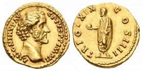 Antonino Pío. Áureo. 155-6 d.C. Roma. (Spink-4027). (Ric-256b). (Cal-1674). Anv.: ANTONINVS AVG PIVS P P IMP II. Busto desnudo a derecha. Rev.: TR POT...