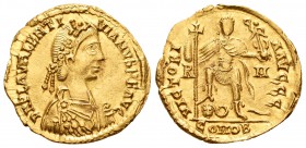 Valentiniano III. Sólido. 425-6 d.C. Roma. (Spink-21264). (Ric-2014). Rev.: VICTORIA AVGGG. Valentiniano de frente con cruz larga y Victoria sobre glo...