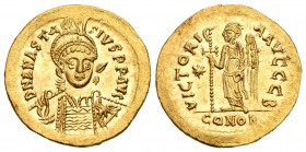 Anastasio. Sólido. 491-518 d.C. Constantinopla. (S-5). (Ratto-321). Rev.: VICTORIA AVGGG. Victoria en pie a izquierda con cruz larga, estrella en el c...