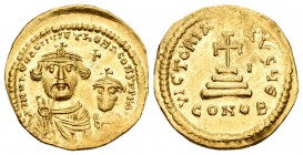 Heraclio y Heraclio Constantino. Sólido. 610-641 d.C. Constantinopla. (Bc-734). Rev.: VICTORIA AVG. Cruz sobre cuatro escalones, en exergo CONOB y en ...