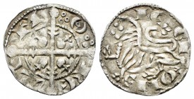 Reino de Castilla y León. Fernando III (1217-1252). Dinero. Coruña. (Bautista-328.2). Anv.: MONETA. Rev.: LEGIONIS. Ve. 0,75 g. La O de MONETA entre 3...