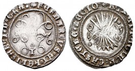 Fernando e Isabel (1474-1504). 1/2 real. Toledo. (Cal-490 variante). Ag. 1,67 g. Venera en lugar de cruz en leyendas. Haz de flechas entre roeles. Van...