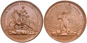Rusia. Pedro I. Medalla. 1709. (Diakov-27.10). Anv.: Pedro I a caballo. Rev.: Hércules con maza a izquierda sobre trofeos, al fondo plano de la batall...