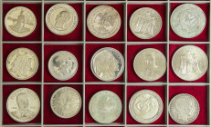Lote 56 monedas. Siglo XX. DIFRENTES PAÍSES DEL MUNDO. AR. La mayoría tamaño duro. Más de 1 kg de plata. A EXAMINAR. SC a PROOF.