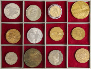 Lote 16 medallas y jetones. ESTADOS UNIDOS. Varios metales. Ø 25 a 39 mm. A EXAMINAR. EBC a PROOF.