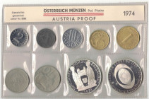 Austria. Serie Divisionale con 9 Valori Nominali. Ag. 1974. In Confezione Originale. FDC.