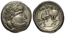 Ostkelten. Transsilvanien. Typ 'B-Reiter'.

 Tetradrachme (Silber). 2. Jhdt. v. Chr.
Vs: Stilisierter Kopf mit Lorbeerkranz rechts.
Rs: Stilisiert...