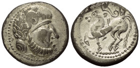Ostkelten. Transsilvanien. Typ 'B-Reiter'.

 Tetradrachme (Silber). 2. Jhdt. v. Chr.
Vs: Stilisierter Kopf mit Lorbeerkranz rechts.
Rs: Stilisiert...