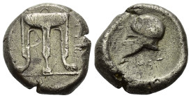 Bruttium. Temesa.

 Stater (Silber). Ca. 475 - 450 v. Chr.
Vs: TEM (retrograd). Dreifuß mit Ringgriffen und Löwenfüßen.
Rs: TEM (retrograd). Korin...