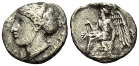 Bruttium. Terina.

 Stater (Silber). Ca. 420 - 400 v. Chr.
Vs: Kopf der Nymphe Terina mit Sphendone links.
Rs: Nike mit Kranz in ihrer rechten Han...
