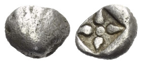 Inseln vor Epiros. Korkyra.

 Obol (Silber). Ca. 525 - 500 v. Chr.
Vs: Muschel.
Rs: Stern in Quadratum incusum.

8 mm. 1,00 g. 

HGC 6, 57.
 ...
