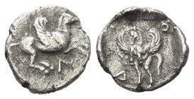 Akarnanien. Leukas.

 Diobol (Silber). Ca. 440 - 400 v. Chr.
Vs: Pegasos nach rechts fliegend, darunter Lambda.
Rs: Pegasos in Dreiviertelansicht ...