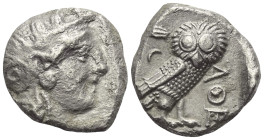 Attika. Athen.

 Tetradrachme (Silber). Ca. 353 - 294 v. Chr.
Vs: Kopf der Athena mit ölzweiggeschmücktem attischem Helm, Ohranhänger und Halskette...