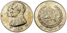 Iran. Mohammad Reza Pahlavi (1941 - 1979).

 Medaille (Silber). SH 1351 (1972). Tehran.
Mit seiner Ehefrau Farah Pahlavi. Auf Nowruz (Neujahr).

...