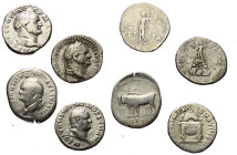 Römische Münzen - Lots. Kaiserzeit.


Lot (4 Stück, Silber): Denare des Vespasianus (69 - 79 n. Chr.) (3x) und Titus (79 - 81 n. Chr.) (1x)

Ein ...
