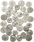 Römische Münzen - Lots. Kaiserzeit.


Lot (34 Stück, Silber): Kaiserzeitliche Denare.
Unter anderem: 
Faustina I. (gest. 141 n. Chr.), Septimius ...